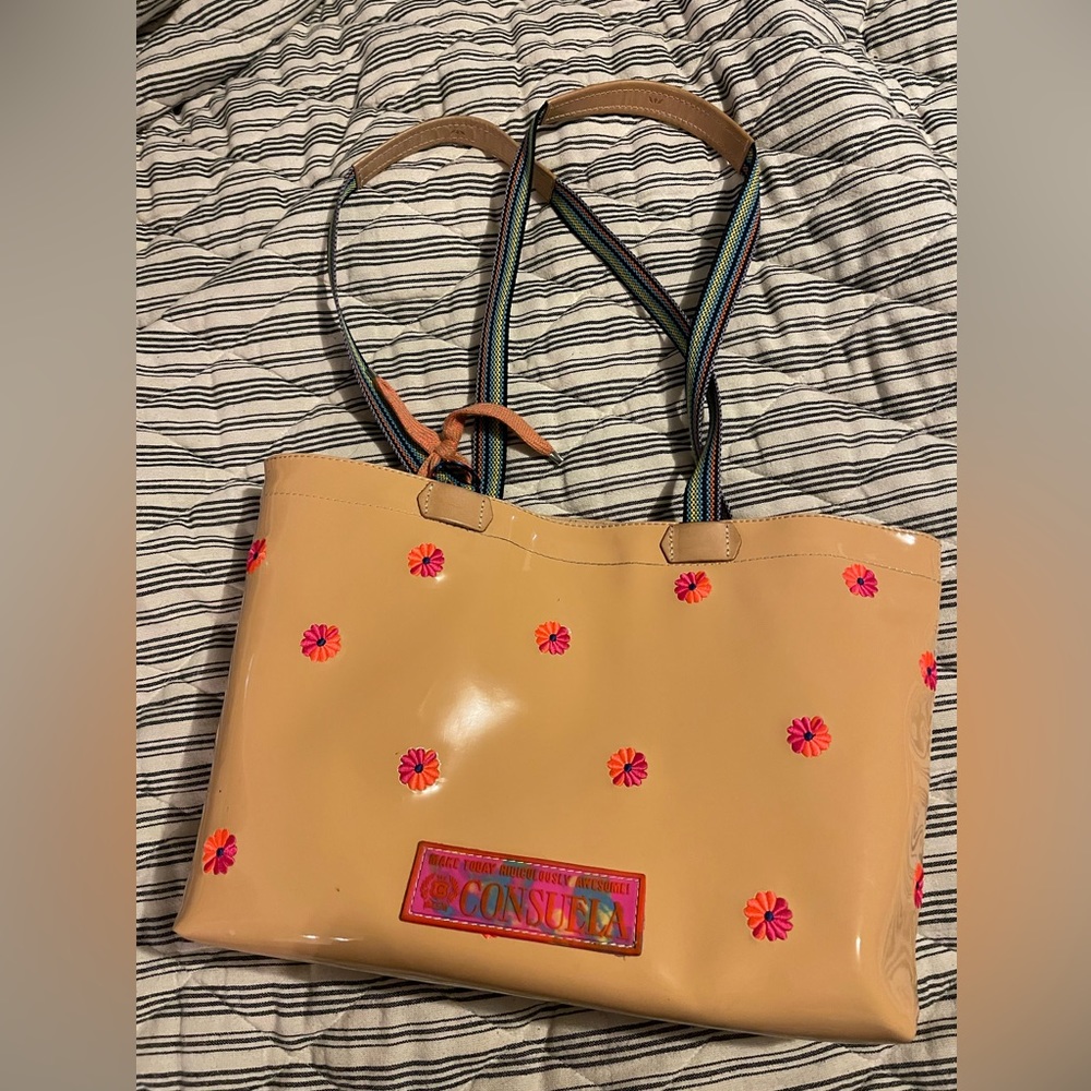 Consuela tote. Like new In great condition. 15 length x 9.5 height x 3.5 width